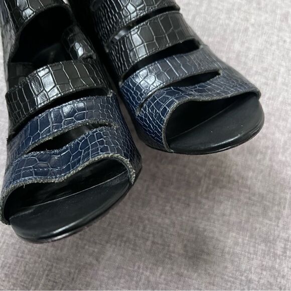 Rebecca Minkoff Sonny Embossed Peep Toe Wedge Booties Size 9 Navy Blue Black - Picture 7 of 10